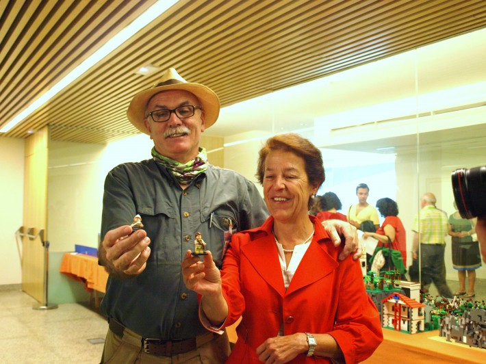 Eudald Carbonell y Aurora Martín con su alter-ego LEGO