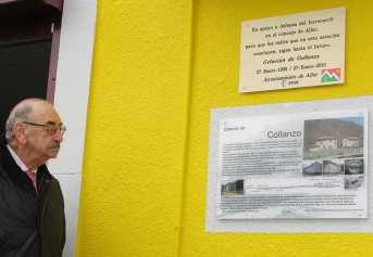 El hijo del arquitecto Díaz y Fernández Omaña, Don Miguel Díaz contemplando la placa alusiva a la estación en homenaje a su padre.
